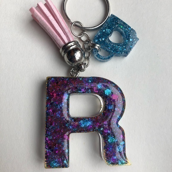 Handmade R Blue & Purple Resin Letter + Blue Coffee Cup or Tea Mug Key Chain - Picture 1 of 11